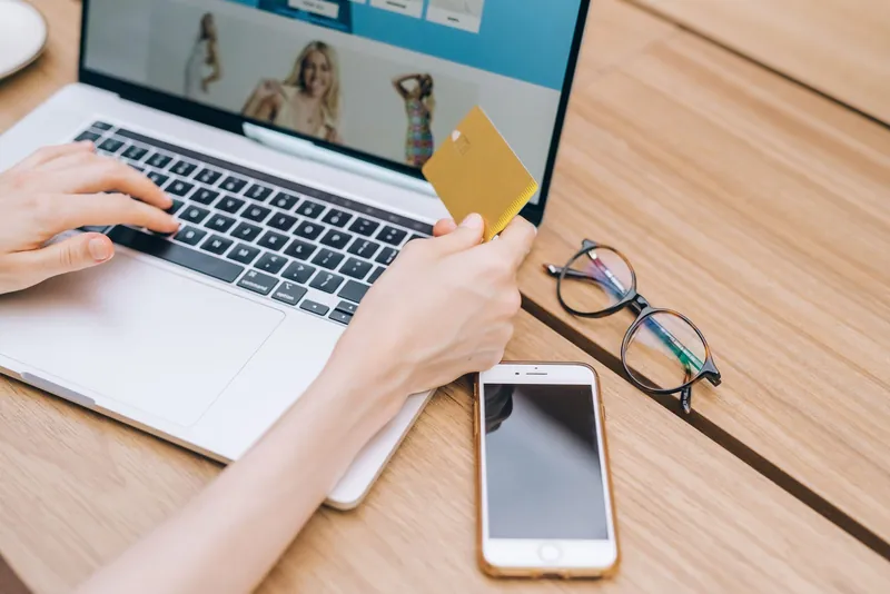 A customer paying a Nextepay payment link